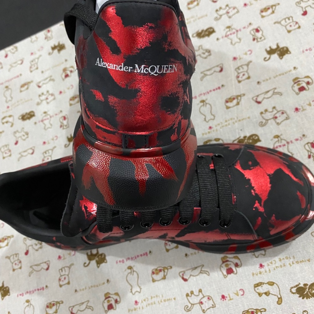 Alexander McQueen Black & Red Leather Low-Top Sneakers - Picture 8 of 9